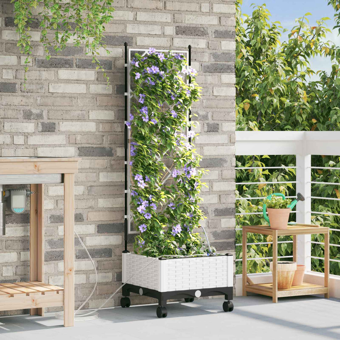 vidaXL Maceta de jardín con riego y ruedas Blanco 40 x 40 x 132 cm PP
