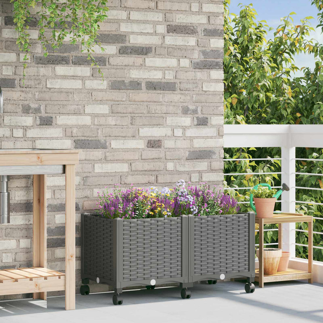 vidaXL Macetero de Jardín con Ruedas Gris Claro 80 x 40 x 48 cm PP