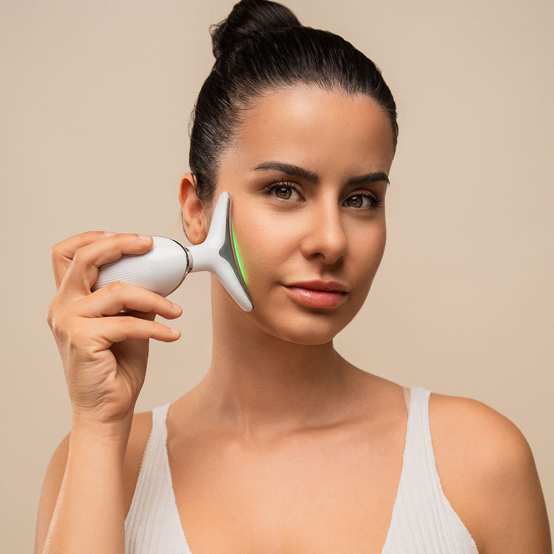 Masajeador Facial Eléctrico Reafirmante para Cara y Cuello con LED, EMS y Calor Selora ABS USB Recargable Belleza Estilo Zen